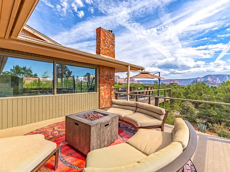 The ultimate Sedona deck view