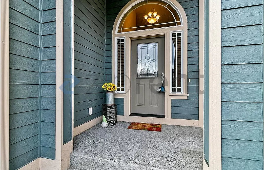4 bed, 2303 sqft, $3,195 — Photo 4