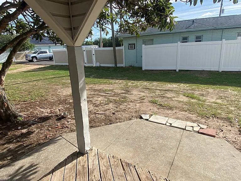 2512 N Dixie Fwy — Photo 4