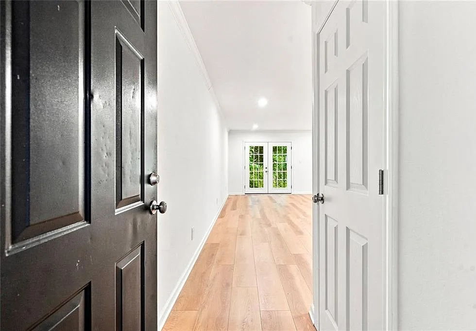 3 bed, 2.0 bath, 1203 sqft, $2,200 — Photo 2