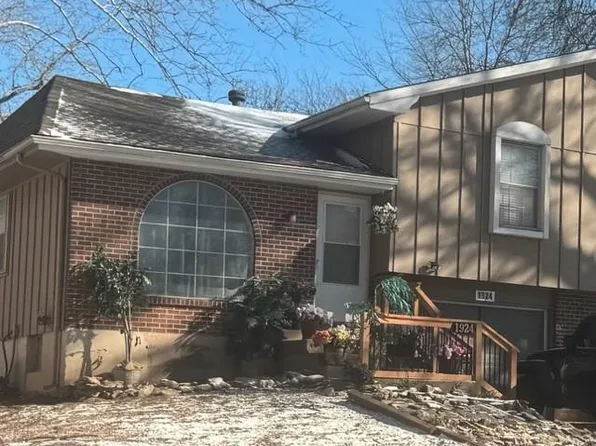 1924 E Cedar St, Olathe, KS 66062