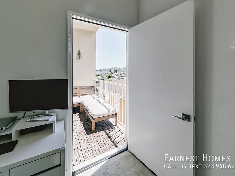 4348 Mammoth Ave #303 — Photo 10