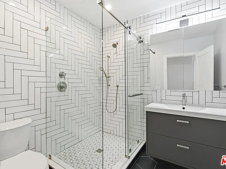224 N New Hampshire Ave — Photo 17
