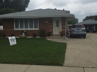 8606 New England Ave, Burbank, IL