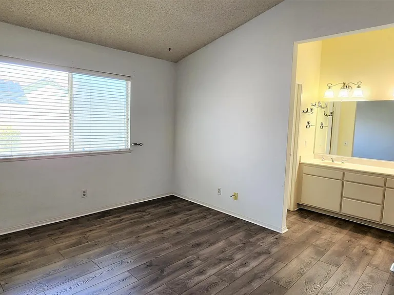 3219 W Avenue J4 — Photo 11