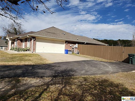 3rd image of 3221 Emily Cir