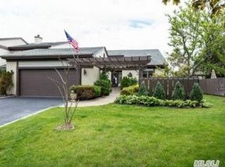 13 Captains Walk E, Bay Shore, NY 11706