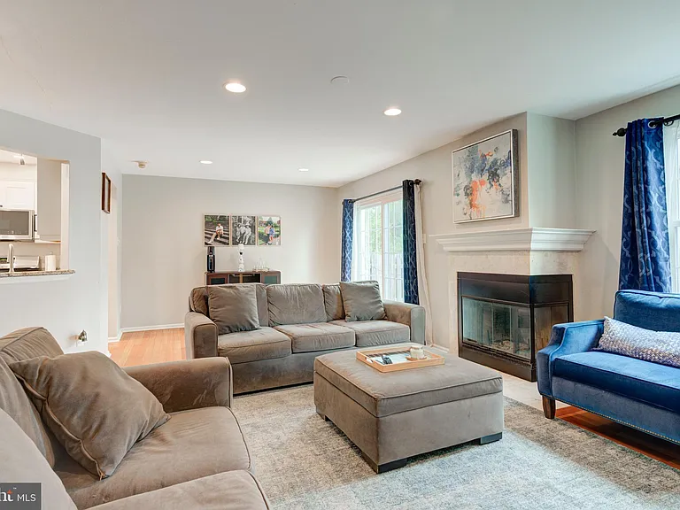 92 Kirkwood Dr — Photo 3