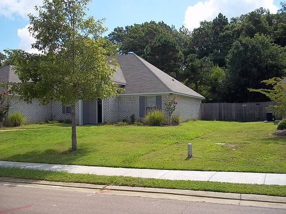 2nd image of 163 Harvey Cir