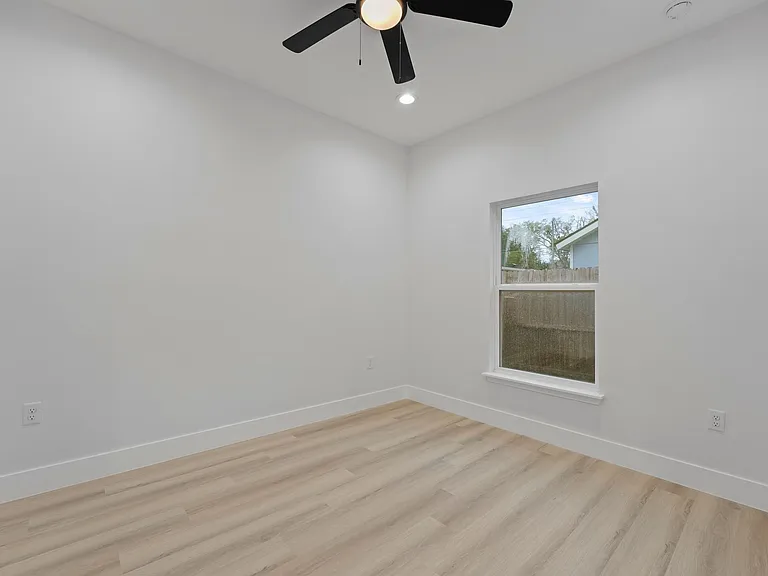5437 Brownell St — Photo 13