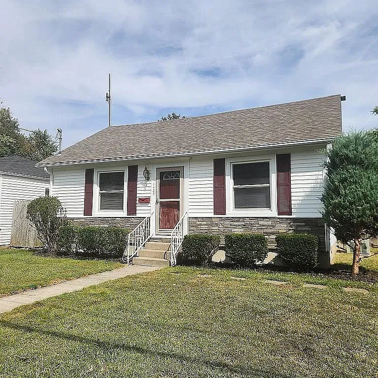 1403 Independence Ave photo 1