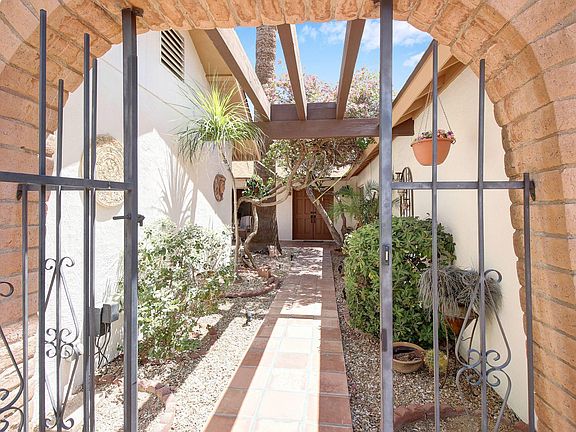 3rd image of 4919 W Torrey Pines Cir