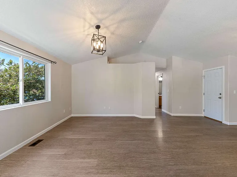 627 W Main St — Photo 11