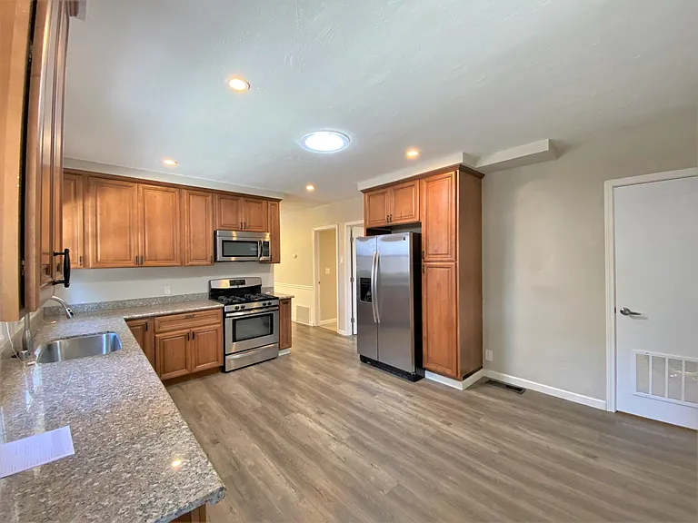 245 Chiquita Ave — Photo 5