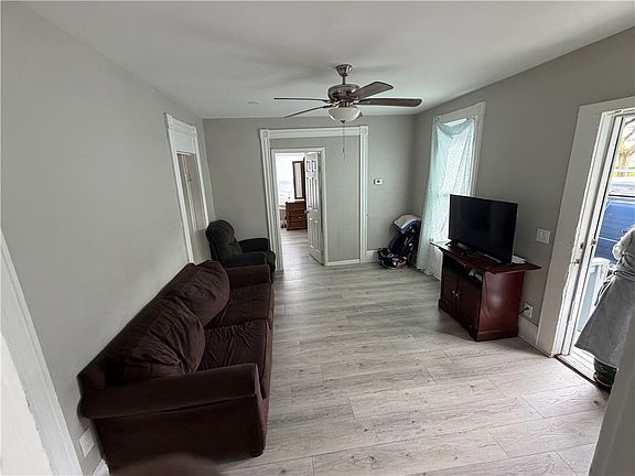 2nd image of 18 Langham St