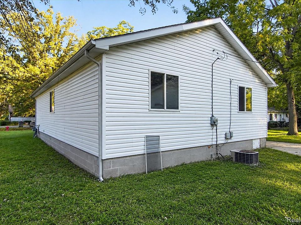 14668 Syracuse St, photo 27