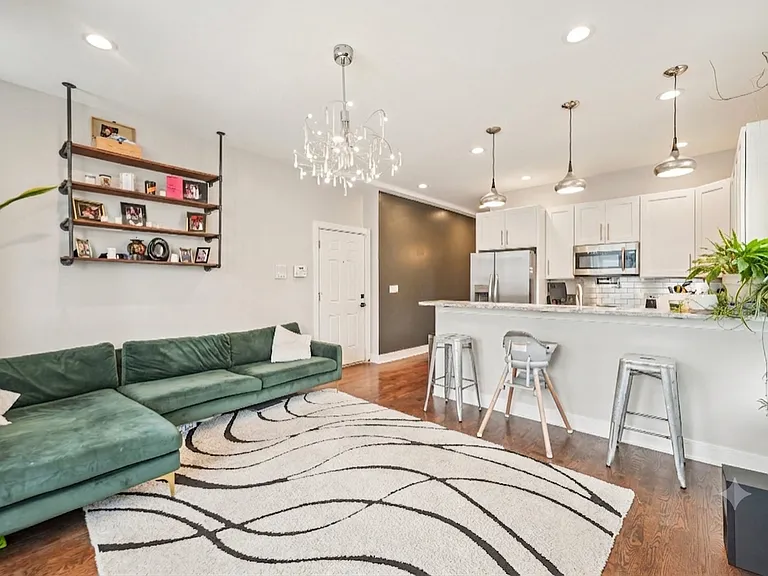 4345 S Langley Ave #1S — Photo 5