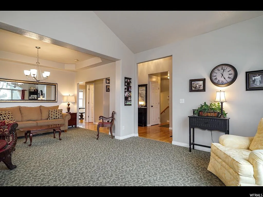 6 bed, 3.5 bath, 3482 sqft, $3,300 — Photo 2