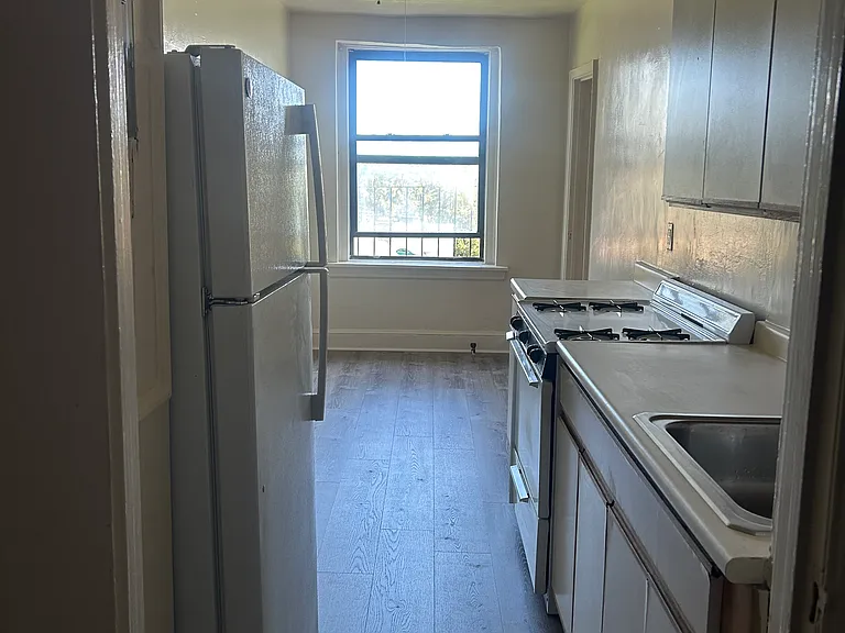 Beaufort Pl — Photo 2