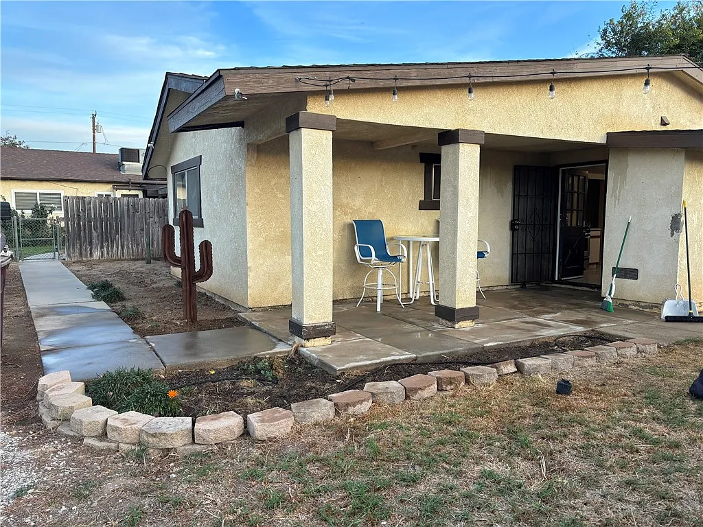 2 bed, 1.5 bath, 1045 sqft, $2,500 — Photo 1