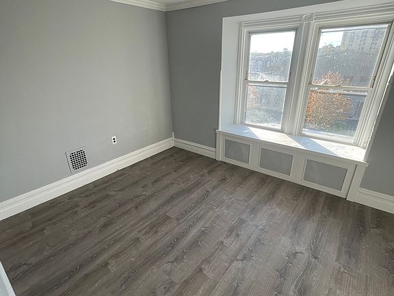 4th image of 1611 1/2 W Allen St Floor 2