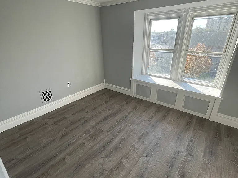 1611 1/2 W Allen St #2 — Photo 4