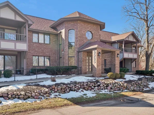 6565 North Green Bay AVENUE #211, Glendale, WI 53209