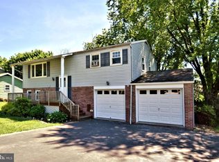 1013 Lakeview Ter, Pennsburg, PA 18073