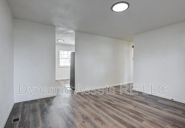 204 E 24th St — Photo 18