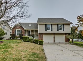 1605 NE Thames Dr, Lees Summit, MO 64086