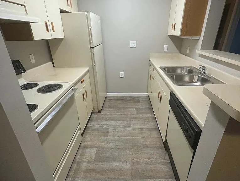 North Ridge Apartments — Photo 14