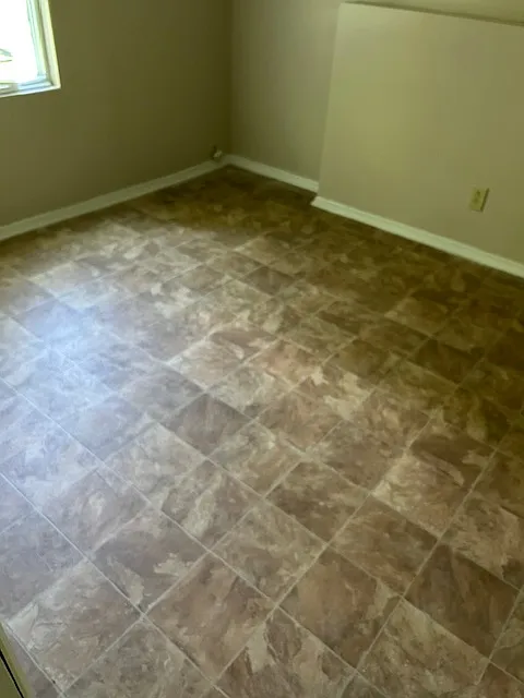 5 bed, 2394 sqft, $2,350 — Photo 3