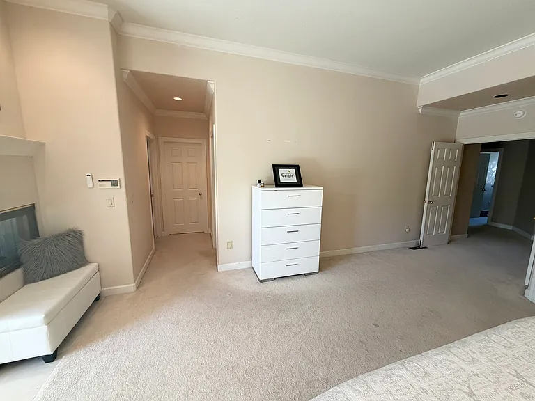150 Saddle Oaks Ct — Photo 5