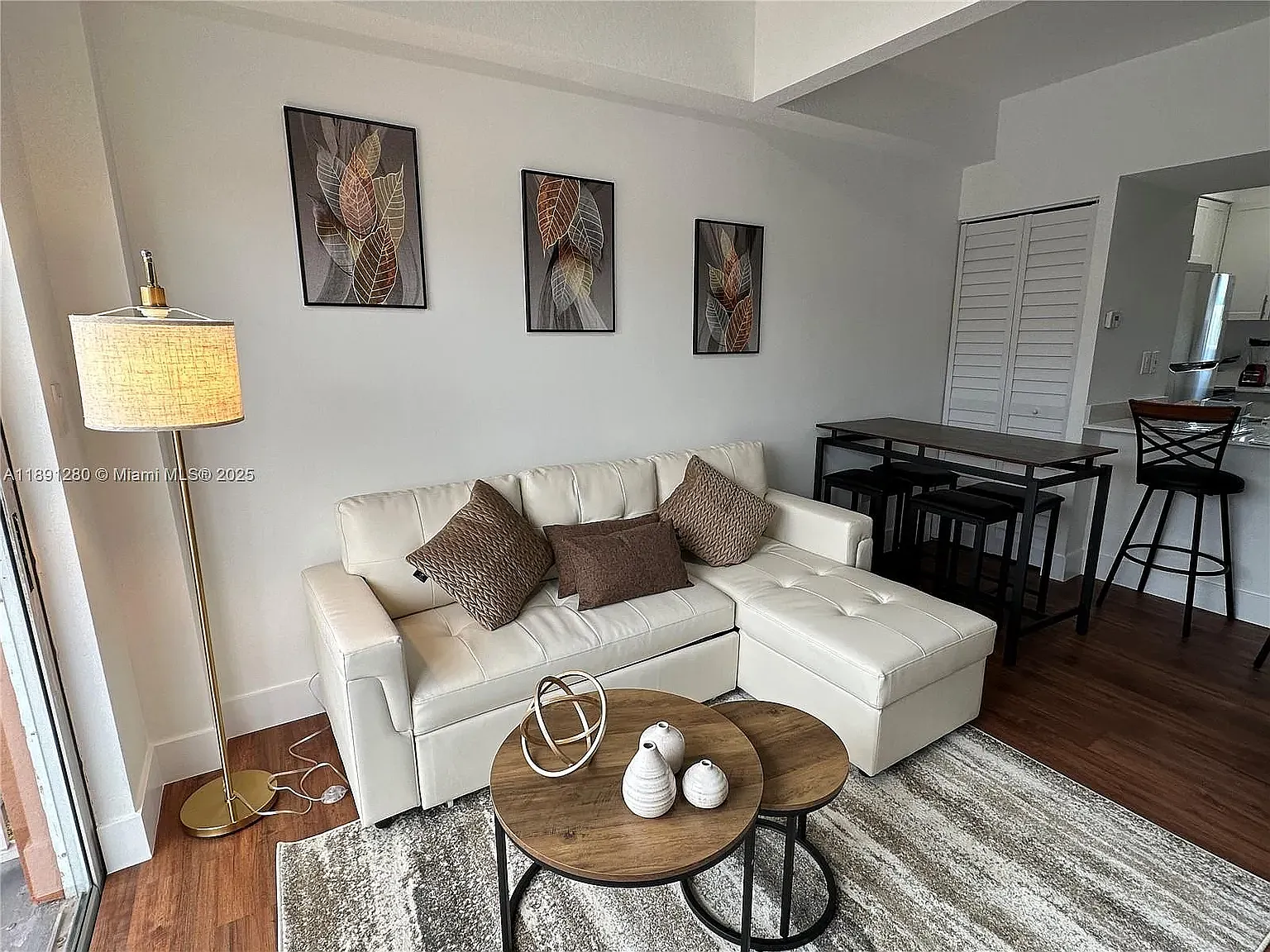 2 bed, 749 sqft, $2,600 — Photo 3