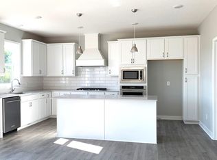 1659 Oak Creek Dr, Chaska, MN 55318