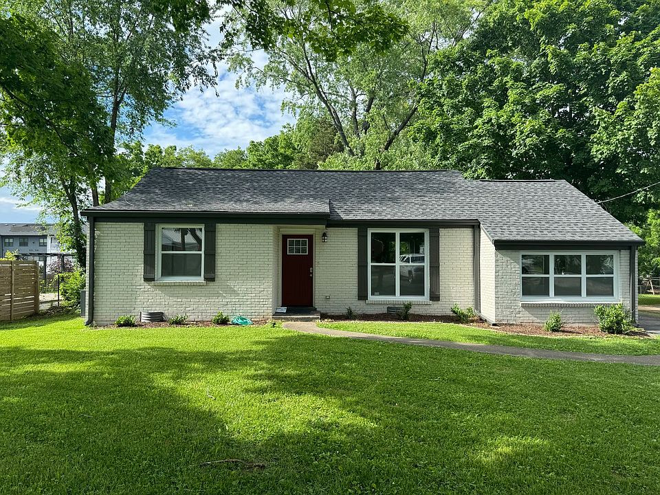 1st image of 2826 Colonial Cir