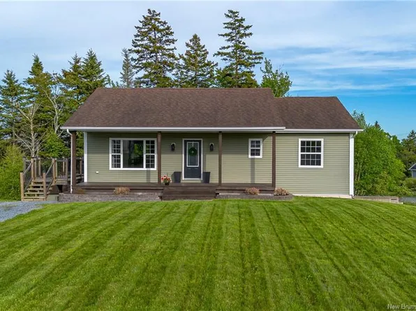 2 Luxor Ct, Quispamsis, NB E2E 0K4