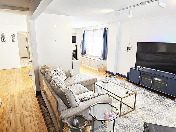 3rd image of 56860 Boone Ln