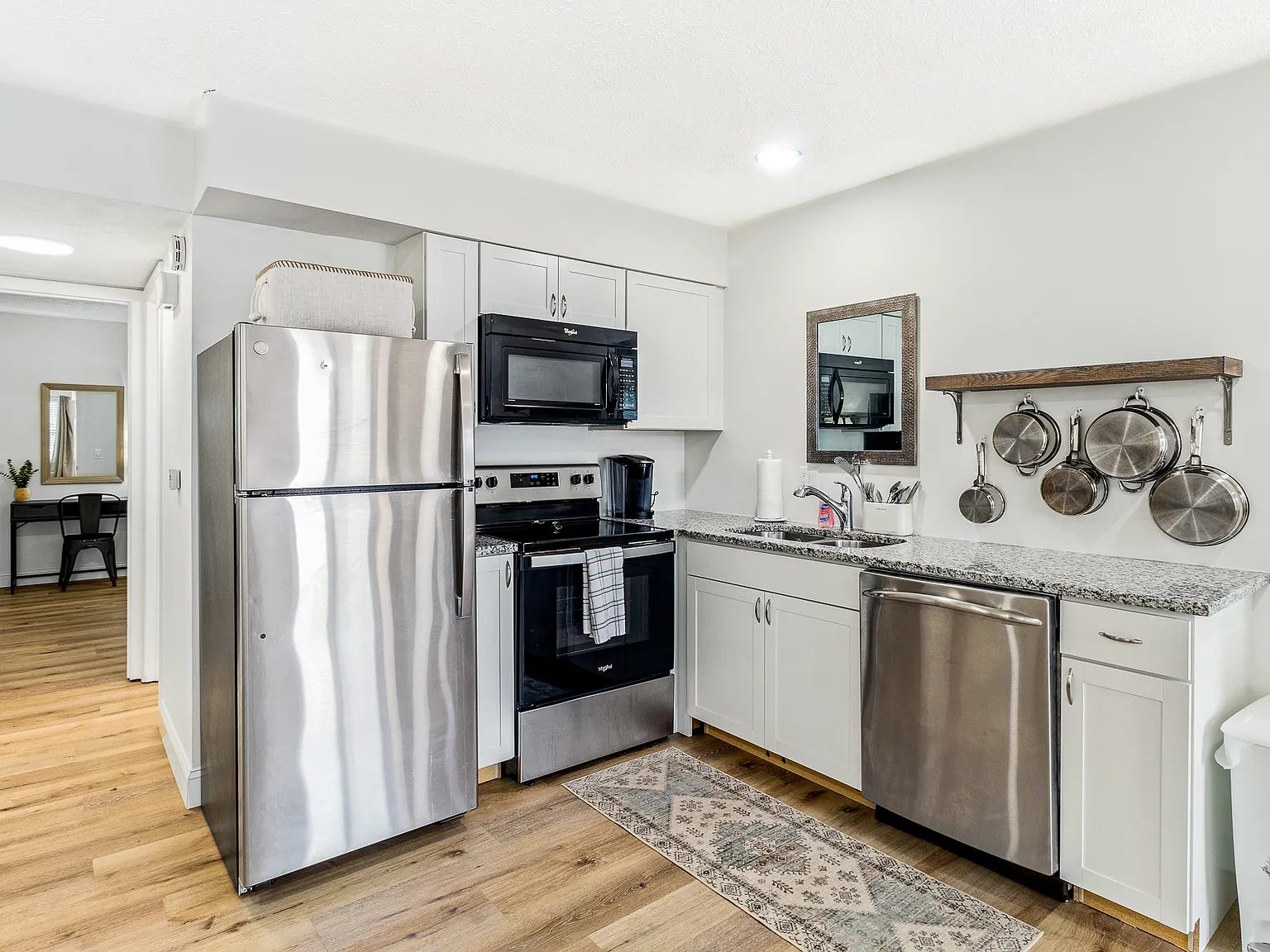 1 bed, 550 sqft, $1,800 — Photo 3