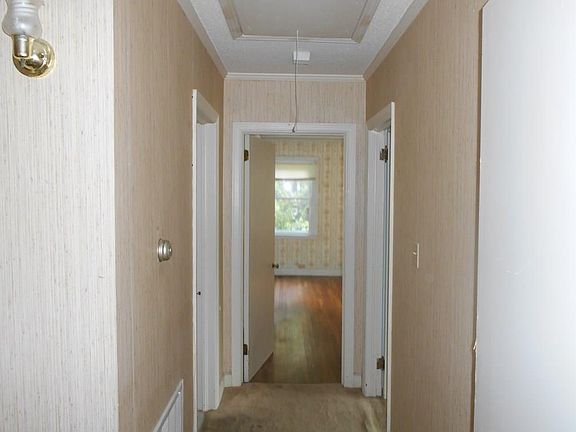 5th image of 724 S Dyer Cir
