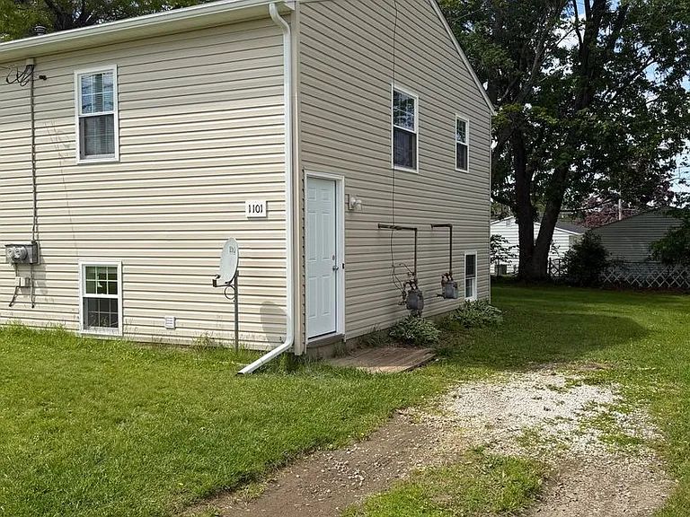 1103 Stratford St — Photo 1