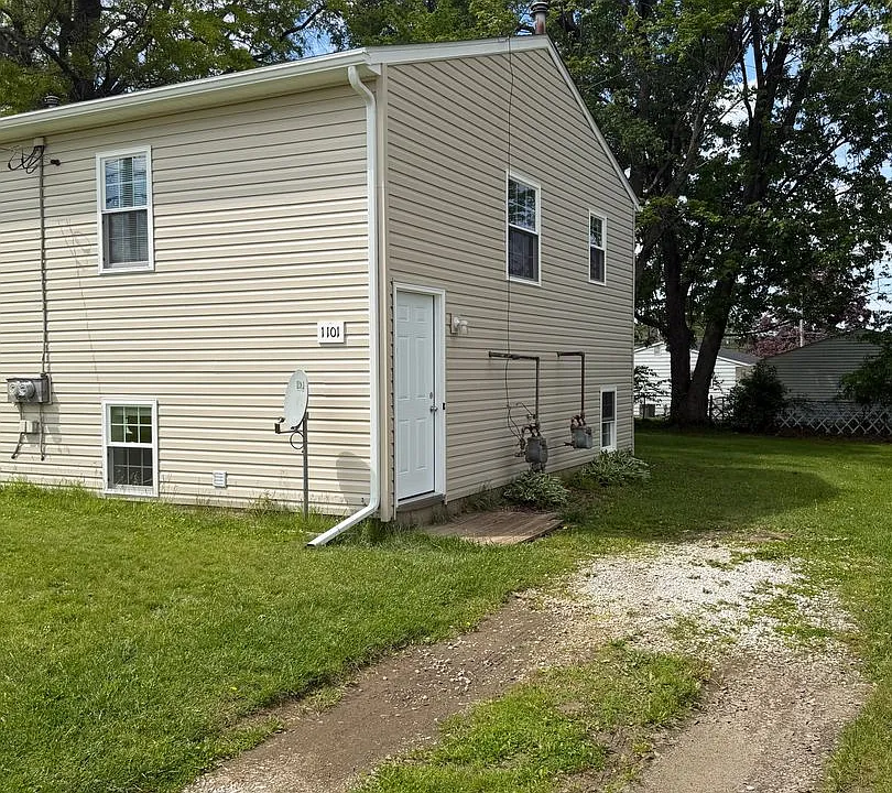 1103 Stratford St