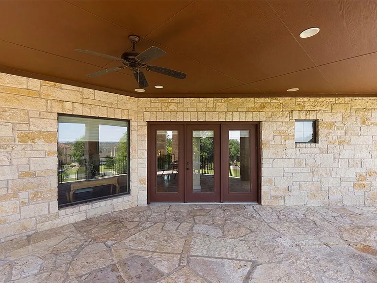 104 Cedar Glen Cv — Photo 21