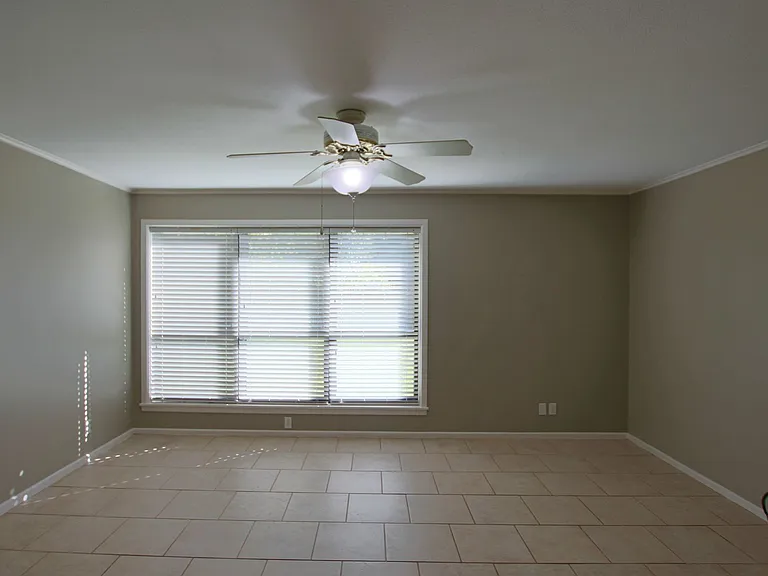2725 Amy Ln — Photo 6