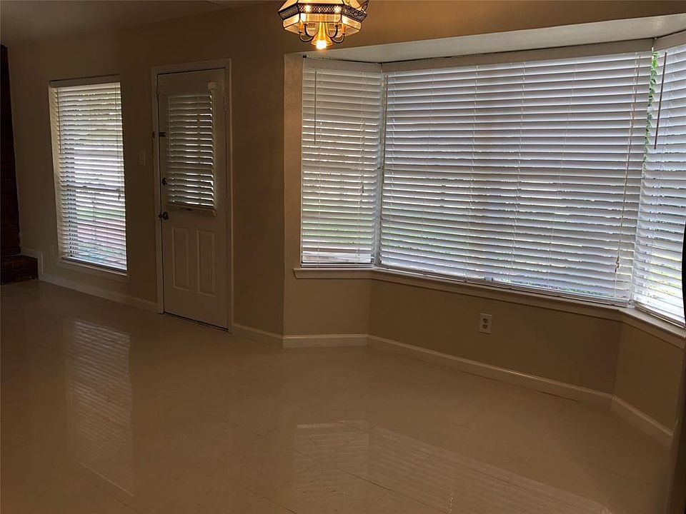 1st image of 528 Magnolia Bnd