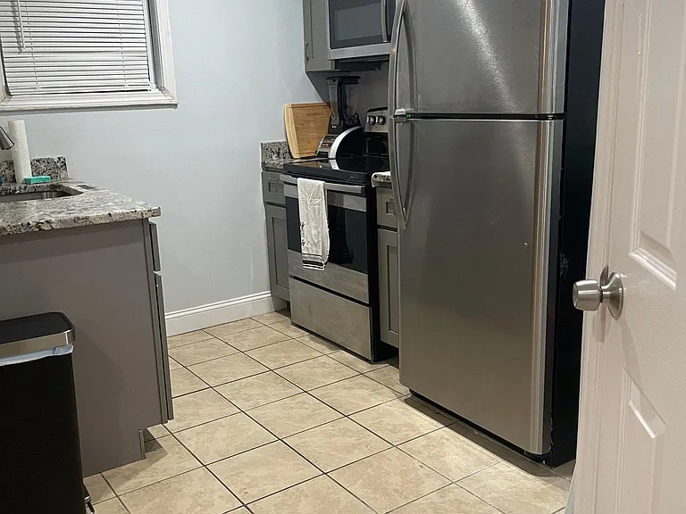 164 Bridgham St #1R — Photo 6