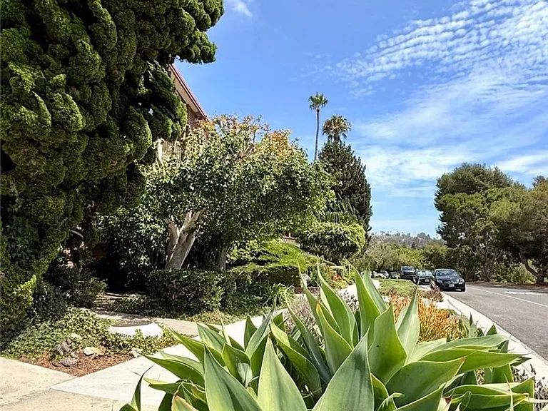 2322 Palos Verdes Dr W #102 — Photo 24