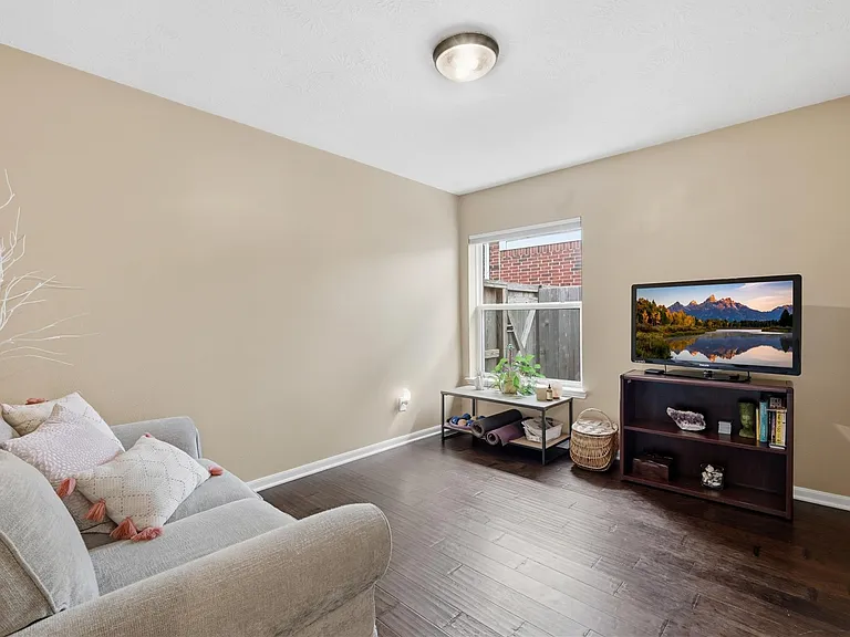 1010 Bringewood Chase Dr — Photo 34