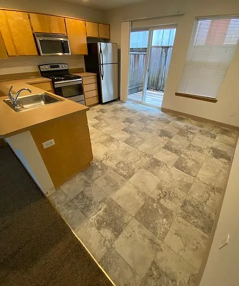7436 SW 5th Ave #3 — Photo 4