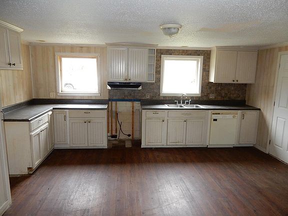 5th image of 609 Dakota St